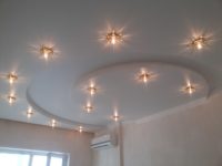 Расположение светильников на натяжном потолке: как разместить точечные лампочки в зале или спальне, схема расположения и расстояние между спотами